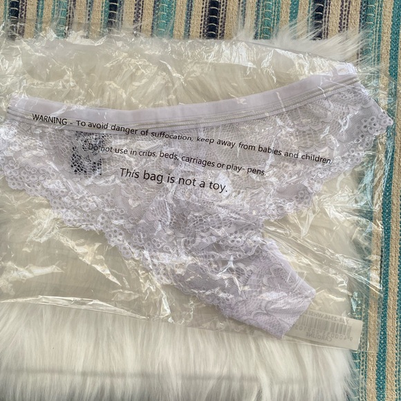 NWT Fredrick’s of Hollywood women’s caroline white lace thong panty - Picture 6 of 9